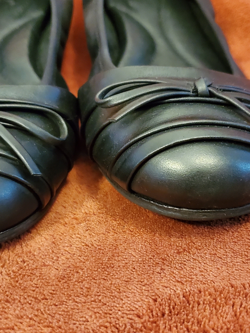 BORN Comfort Ballet Leather Flats - Black and Beige (2 pairs) - Picture 4 of 10